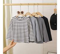 Shein Conjunto de 4 piezas para niño joven de camisetas informales y versátiles para cualquier ocasión. Diseño en gris floral, ancho rayado azul oscuro-blan