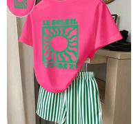 Shein Conjunto de camiseta corta básica para niñas con estampado de póster de arte solar con remolino rojo & verde, eslogan de letra, estilo retro creativo