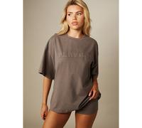 Shein Conjunto de dos piezas coordinado con camiseta corta oversize y mini shorts a juego, con detalle de logo bordado en tono, ropa de estar en casa casual
