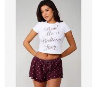 Shein Conjunto de pijama con camiseta corta gráfica "Léeme un cuento de buenas noches" y shorts con volantes con estampado de corazón