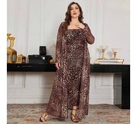 Shein Conjunto de prenda informal compuesto por una camiseta cami estampada de leopardo y un vestido con cuello de volantes, talla grande, elegante