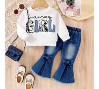 Shein Conjunto de sudadera de manga larga con estampado de la frase "Mamá's Girl" y pantalones vaqueros de pierna campana con decoración de mariposa para ni