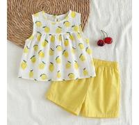 Shein Conjunto de verano de dos piezas para niña pequeña con top de cuello redondo sin mangas y shorts rojos. Contraste de color fresco entre rojo y blanco,