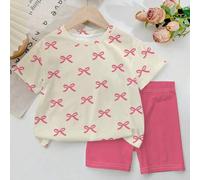 Shein Conjunto informal de camiseta de manga corta y shorts en dos piezas, con un diseño de lazos rosas, rosa, apropiado para niñas preadolescentes en veran