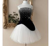 Shein Elegante, glamoroso, encantador y de moda, este vestido de punto elástico en blanco y negro presenta un recubrimiento de malla y decoraciones de diama