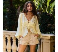 Shein Esta blusa de manga larga en color amarillo mantequilla presenta un detalle femenino de volantes y un frente ajustable con lazada, perfecta para atuen