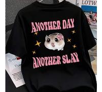 Shein Esta camiseta de manga corta para niñas, con estampado divertido de hámster y texto "Otro día, otra victoria", es una camiseta casual de cuello redond