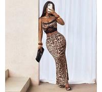 Shein Esta es la última colección de primavera/verano de Lady. Presenta una blusa corta sin tirantes con unión de encaje y mangas cortas, con estampado de l