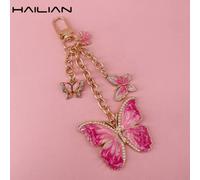 Shein Este colgante de cadena de metal está hecho de material de aleación, con un diseño de mariposa. Hay varios estilos disponibles, incluyendo mariposa de