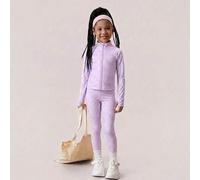 Shein Este lindo conjunto de chaqueta y pantalones estampados en rosa para niñas jóvenes está hecho de tela suave y elástica para comodidad todo el día. Per