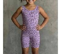 Shein Este mono de color púrpura claro con estampado de leopardo negro para niñas jóvenes está hecho de tela suave y elástica para un movimiento cómodo. Per