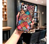 Shein Funda de teléfono con estilo de baúl de aleación con elementos de patchwork, con patrón de rombo iridiscente que cambia de color desde diferentes ángu