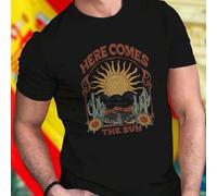 Shein Here Comes The Sun Camiseta Hombre Moda Verano Casual Juvenil Algodón Cómoda Regalo Original Oferta Exclusiva Diseño Moderno Nueva Imperdible Promoci