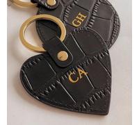 Shein Llavero con patrón de cocodrilo en relieve con letras iniciales o nombre personalizado, en forma de corazón, llavero personalizado con letras monogram