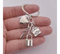 Shein Llavero de moda callejera con diseño de corazón, cerradura y casa en color plata antigua. Llavero familiar para parejas, regalos, accesorios de coche,