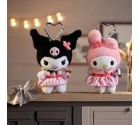 Shein Llavero de peluche de la serie oficial de Sakura de Sanrio - Diseño de vestido de Sakura con Kuromi y Melody, peluche colgante adorable y suave, adecu