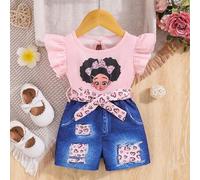 Shein Mono con mangas de gorra y estampado de cabeza de niña adorable, combinada con shorts de patrón de flores en tela de mezclilla
