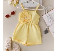 Shein Mono sin mangas de color amarillo brillante con shorts de cintura con botón de rosa floral 3D para niña, refrescante y vibrante para el verano