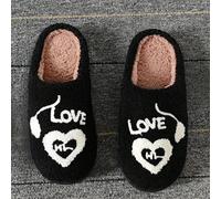 Shein Nuevas y elegantes pantuflas de felpa con bordado de animales y diseño de cartas de amor al estilo europeo y americano, pantuflas interiores cómodas y