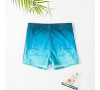 Shein Nuevos bañadores para nadar para niño preadolescente en verano. Este bañador personalizado para niño preadolescente con patrón degradado está lleno de