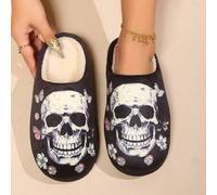 Shein Pantuflas con deslizamiento térmico forradas con patrón de calavera de rosa gótica, suave y cómoda suela, adecuada para usar en el dormitorio y la sal