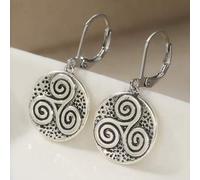 Shein Pendientes amuleto de color plateado con un estilo retro bohemio, con triple espiral. Estos accesorios de cobre son mágicos e inspirados en diosas cel