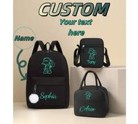 Shein Personaliza tu propia bolsa, un regalo de vuelta a la escuela, que incluye una mochila, una bolsa mensajero y un bolso de mano. El diseño es un person