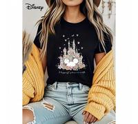 Shein Producto con licencia oficial de Disney. Impresión con "Flor, Castillo y Elementos de Mickey". Un soñador castillo decorado con flores lleno de un amb