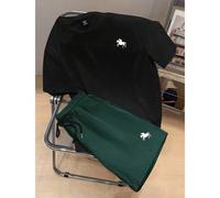 Shein Set de 2 piezas: Camiseta de manga corta con estampado de silueta de caballero y pantalones cortos tejidos casuales para hombre, con diseño de hombros