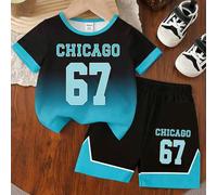 Shein Set de 2 piezas de camiseta de manga corta con estampado de letra degradada "Chicago 67" y pantalones cortos casuales para niños pequeños, uso cómodo