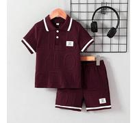 Shein Set de 2 piezas de camiseta polo de manga corta con parche de letra grande y pantalones cortos casuales para niño, adecuado para salidas casuales de v