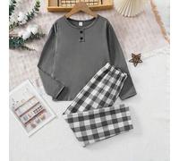 Shein Set de 2 piezas de pijama para niños con top de manga larga de cuello redondo gris sólido y pantalones clásicos a cuadros
