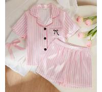 Shein Set de 2 piezas de ropa informal para niña joven con top de manga corta con cuello abierto, bolsillo bordado con moño y shorts, conjunto de ropa de es