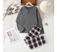 Shein Set de 2 piezas de ropa informal para niños compuesto por una camisa de manga larga de color gris sólido y pantalones casuales a cuadros clásicos