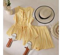 Shein Set de 2 piezas de top de tirantes informal con decoración de moño a cuadros y shorts holgados con dobladillo de volantes y cintura con cordón, conjun