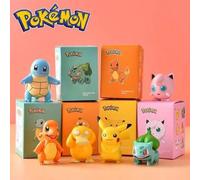 Shein Set de 6 piezas de figuras mini de colaboración Pokémon, incluye personajes clásicos como Pikachu, Squirtle, diseño de caja ciega, adecuado para colec