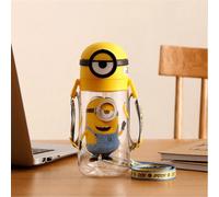 Shein Taza de agua de gran capacidad con Minions, botella de agua de plástico portátil con tapa y correa para el hombro, taza con pajita con diseño de dibuj