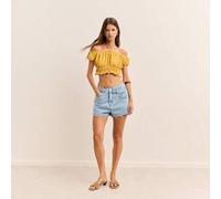 Shein Top corto amarillo mantequilla con hombros descubiertos, cintura fruncida y mangas abullonadas. Perfecto para San Juan, looks del 4 de julio y atuendo