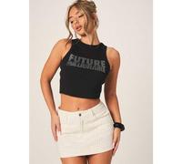 Shein Top corto sin mangas con texto "Future Millionaire" y aplicaciones de strass, moda de verano con mensaje