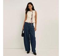 Shein Top sin mangas blanco con ribete de cinta y adornado con lazos elegantes a lo largo del frente, con una silueta ajustada perfecta para uso casual, ofi