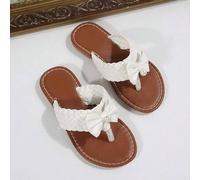 Shein Un par de sandalias de dedo para niños, nuevo estilo de verano 2026, de moda y versátil, de punta redonda y plana, antideslizante, en negro, dorado, n