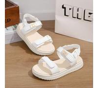 Shein Un par de sandalias dobles decoradas con botones dorados de último estilo de verano - en diseño blanco. Se puede combinar fácilmente con varios atuend