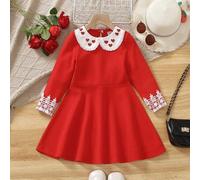 Shein Un vestido rojo de manga larga con cuello de Peter Pan para niñas pequeñas está salpicado de patrones de corazones rojos, lo que le da un toque juguet