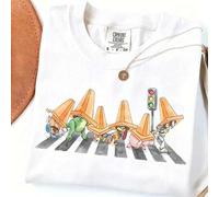 Shein Unisex Disney Baumwoll-T-Shirt con "Toy Story Abbey Road" Parodie-Print, Charaktere con Verkehrshüten auf dem Zebrastreifen im Aquarell-Stil