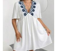 Shein Vestido bohemio blanco de corte evasé con cuello en V y bordados, de estilo casual y versátil, adecuado para tipos de Body redondeados de tallas grand