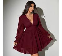 Shein Vestido casual de verano y otoño para mujer de talla grande, color liso, cuello en V profundo y plisado