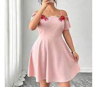Shein Vestido corto de verano para mujer de talla grande, nuevo, negro, con hombros descubiertos, bordado floral y manga corta con silueta evasé. Diseño de