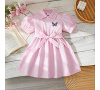 Shein Vestido de camisa de niña pequeña de verano a rayas rosa y blanco, tela de rayas finas rosa y blanca, silueta de camisa con botones en el frente, mang