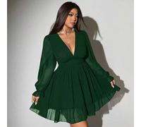 Shein Vestido de manga larga con cuello en V profundo, fruncido y de unicolor para tallas grandes