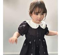 Shein Vestido de niña bebé con estampado de lazos negros, manga con volantes y cuello, perfecto para salidas de verano. El delicado cuello hace que el bebé
